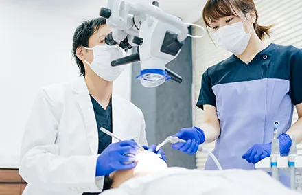 治療している様子 恵比寿南DENTAL